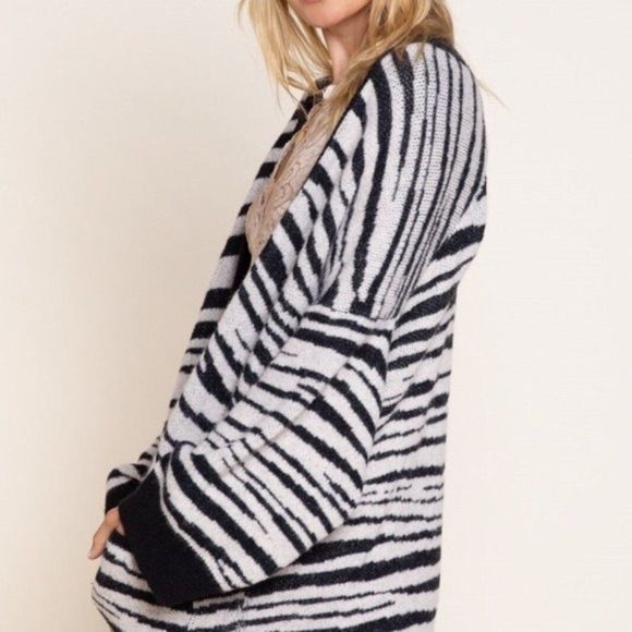 𝅺cardigan Black & White Zebra Pattern - Picture 9 of 11
